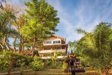 هتل Good Time Sports Village Koh Mak