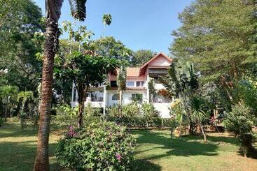هتل Good Time Sports Village Koh Mak