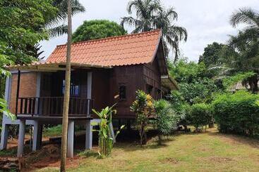 هتل Good Time Sports Village Koh Mak