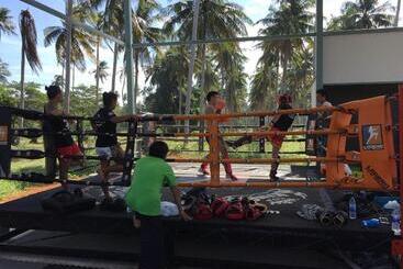 هتل Good Time Sports Village Koh Mak