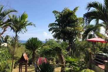 هتل Good Time Sports Village Koh Mak