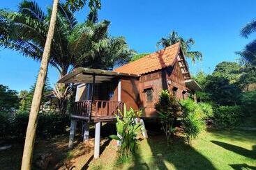 هتل Good Time Sports Village Koh Mak