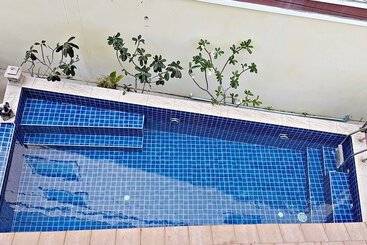Green Harbor Hotel & Service Apartment