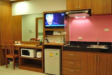Green Harbor Hotel & Service Apartment