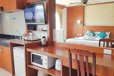 Green Harbor Hotel & Service Apartment