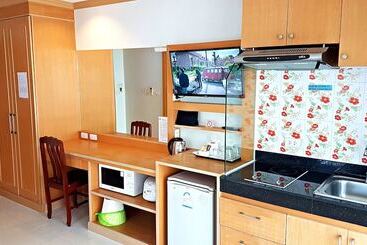 Green Harbor Hotel & Service Apartment
