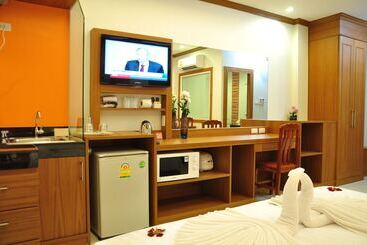 Green Harbor Hotel & Service Apartment