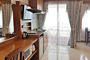 Green Harbor Hotel & Service Apartment