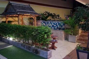 Green Harbor Hotel & Service Apartment
