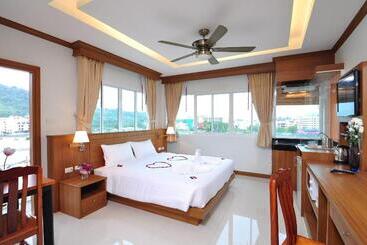 Green Harbor Hotel & Service Apartment
