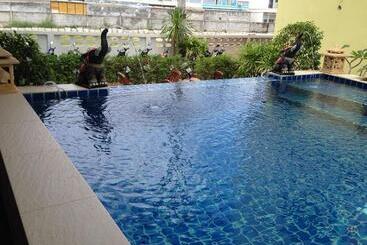Green Harbor Hotel & Service Apartment