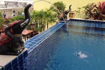 Green Harbor Hotel & Service Apartment