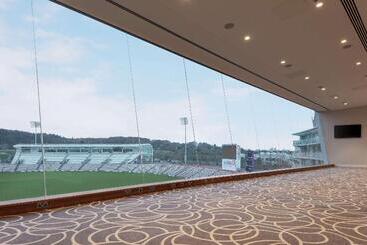 هتل Hilton Southampton   Utilita Bowl