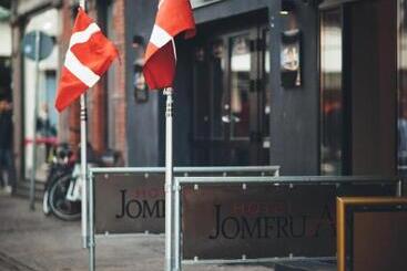 هتل Jomfru Ane
