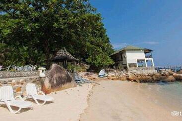 هتل Minang Cove Resort