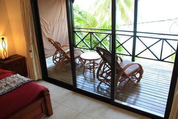 هتل Minang Cove Resort