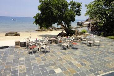 هتل Minang Cove Resort