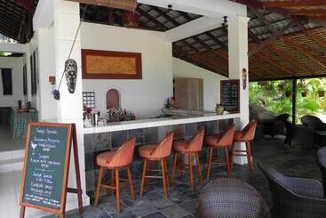 هتل Minang Cove Resort