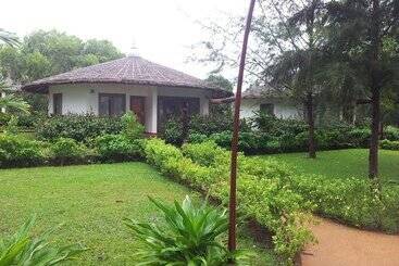 هتل Nataya Round House Coral Bay Resort