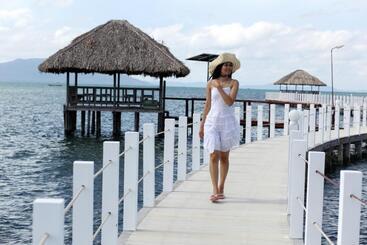 هتل Nataya Round House Coral Bay Resort