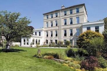 هتل The Ayrlington Guesthouse