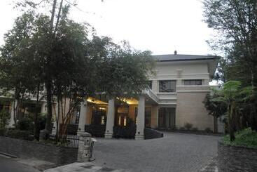 The Oxalis Regency Hotel Magelang