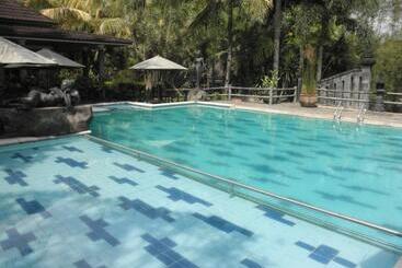 The Oxalis Regency Hotel Magelang