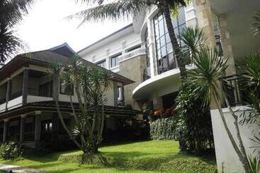 The Oxalis Regency Hotel Magelang