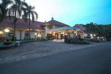 هتل The Royale Krakatau