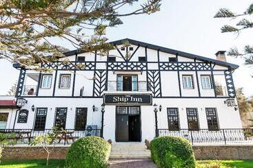 هتل The Ship Inn