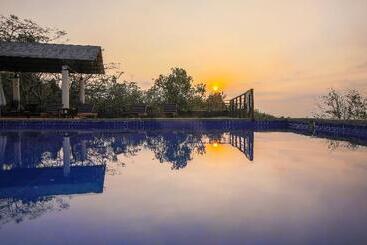هتل Victoria Nui Sam Lodge