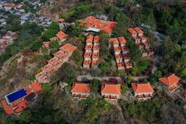 هتل Victoria Nui Sam Lodge