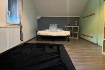 تختخواب و صبحانه Au Doux Passage