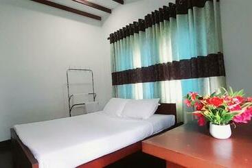 تختخواب و صبحانه Isuru Holiday Inn