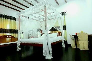 تختخواب و صبحانه Isuru Holiday Inn