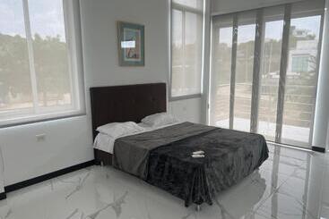 پانسیون Mansion Aura Del Mar