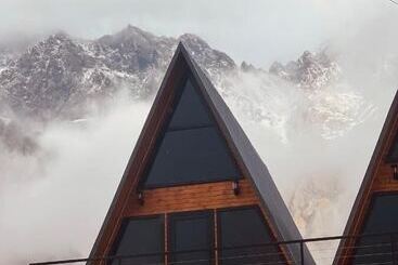هتل Pyramid Kazbegi