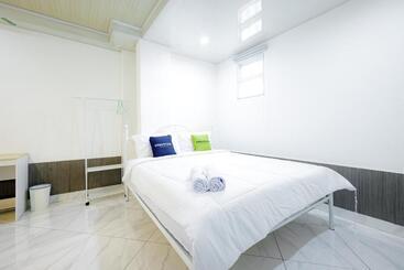 Urbanview Hotel Kota Tua Jakarta