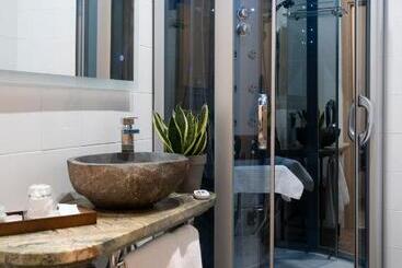 پانسیون Varese Suites