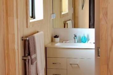 تختخواب و صبحانه Luxury Container Cabin