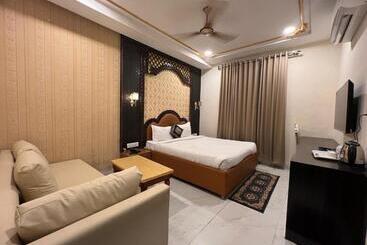 Rajwada Hotel And Resort