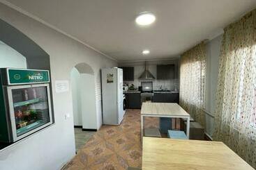 هاستل Bishkek Backpackers