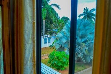 تختخواب و صبحانه Flamingo Hotel Kinyerezi
