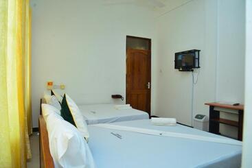 تختخواب و صبحانه Flamingo Hotel Kinyerezi