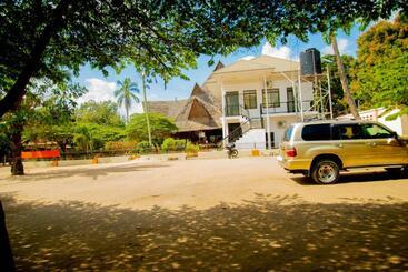 تختخواب و صبحانه Flamingo Hotel Kinyerezi