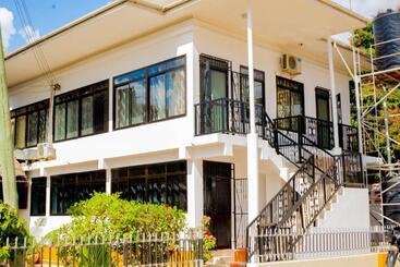 تختخواب و صبحانه Flamingo Hotel Kinyerezi
