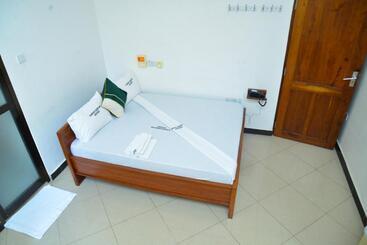 تختخواب و صبحانه Flamingo Hotel Kinyerezi