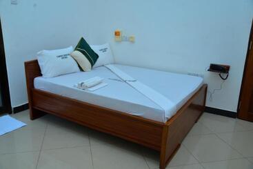 تختخواب و صبحانه Flamingo Hotel Kinyerezi