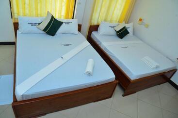 تختخواب و صبحانه Flamingo Hotel Kinyerezi