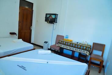 تختخواب و صبحانه Flamingo Hotel Kinyerezi